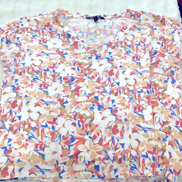 Banana Republic Floral Tee Size Large! Good condition! - Picture 3 of 6